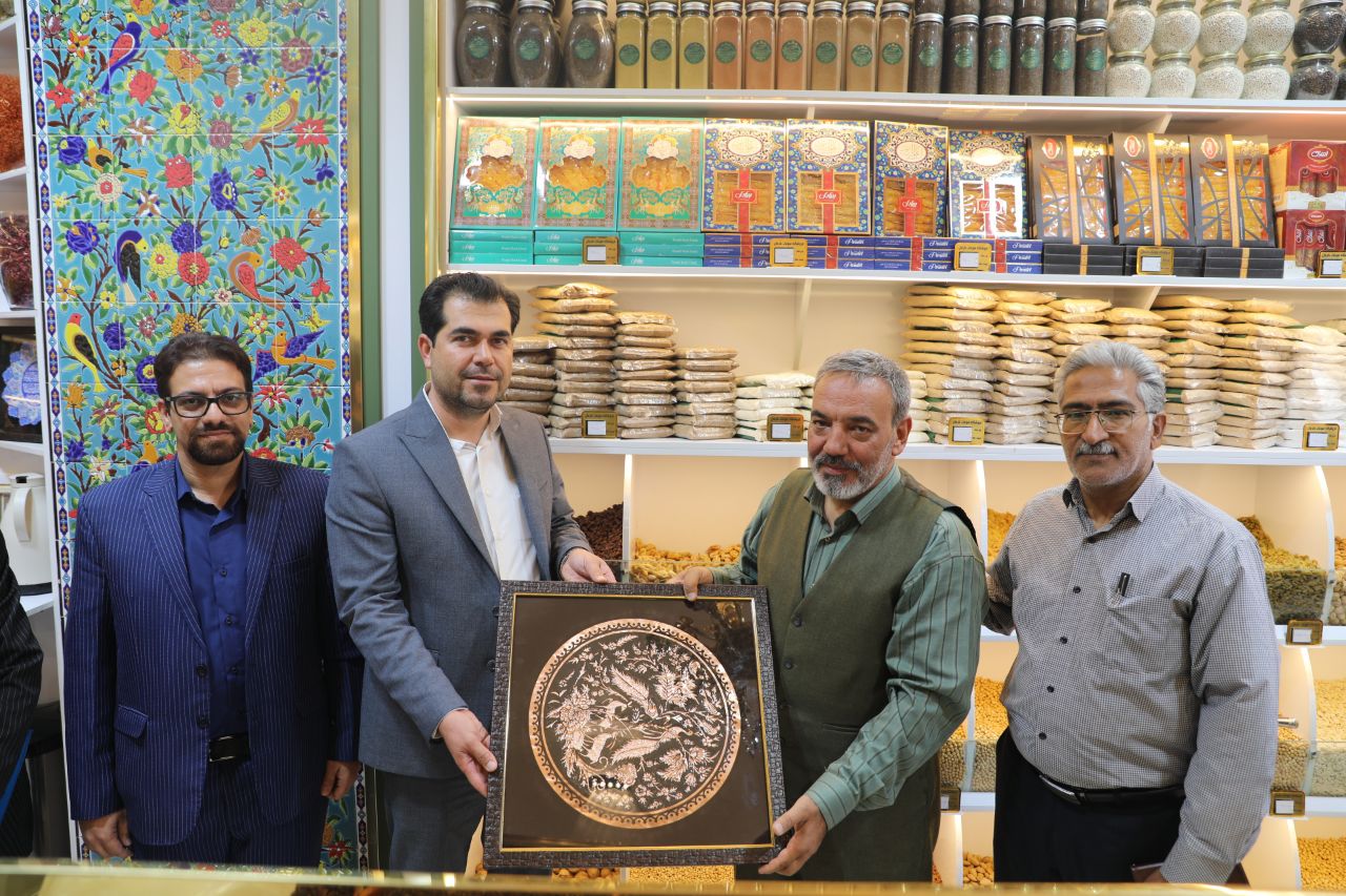 همکاری خیرین و مسئولین در راستای ارتقاء عدالت آموزشی/تأکید مدیرکل نوسازی مدارس استان کرمان بر مردمیسازی مدارس